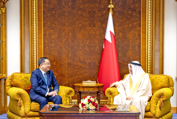 <p>Deputy Prime Minister Shaikh Khalid bin Abdulla Al Khalifa yesterday received newly-appointed Thai Ambassador Sumate Chulajata. They highlighted the longstanding relations, as well as mutual desire to broaden co-operation across priority areas, particularly in economic and investment sectors. Shaikh Khalid wished the ambassador success in his diplomatic mission.</p>
<div class="explain-selected-button explain-selected-circle"></div>